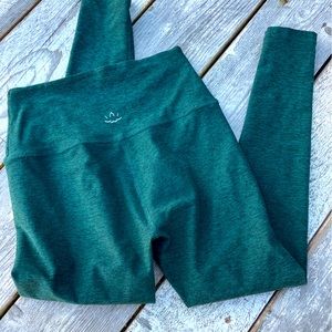 Beyond Yoga - in great shape! Spacedye Forrest Green 7/8 ankle legging